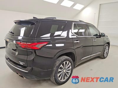 Trzecie zdjęcie samochodu z tyłu: 2023 CHEVROLET TRAVERSE PREMIER VIN:1GNERKKW2PJ204450 - miniatura