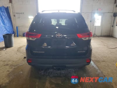 Zdjęcie 6 z 13 samochodu: 2018 TOYOTA HIGHLANDER XLE VIN:5TDJZRFH3JS539111 - miniatura