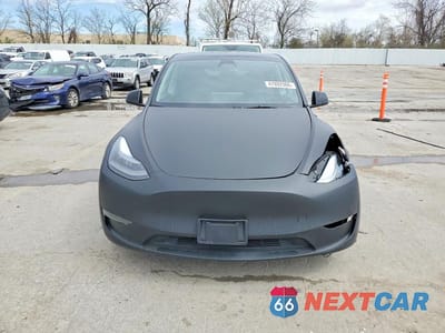 Piąte zdjęcie samochodu w środku: 2024 TESLA MODEL Y VIN:7SAYGDEE7RA229686 - miniatura
