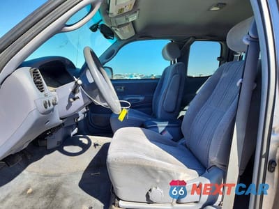 Zdjęcie 7 z 11 samochodu: 2002 TOYOTA TUNDRA SR5 V8 VIN:5TBBT44112S290591 - miniatura