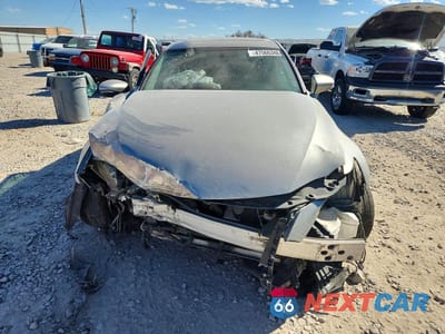 Piąte zdjęcie samochodu w środku: 2016 LEXUS IS 200T BASE VIN:JTHBA1D29G5031363 - miniatura