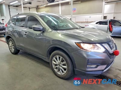 Czwarte zdjęcie samochodu z boku: 2018 NISSAN ROGUE SV VIN:KNMAT2MV4JP532390 - miniatura