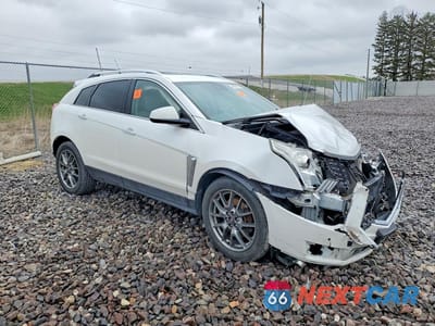Czwarte zdjęcie samochodu z boku: 2015 CADILLAC SRX PERFORMANCE COLLECTION VIN:3GYFNCE3XFS581289 - miniatura