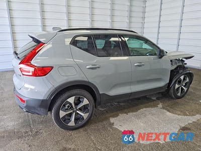 Trzecie zdjęcie samochodu z tyłu: 2026 VOLVO XC40 PLUS VIN:YV4L12UC9T2746687 - miniatura