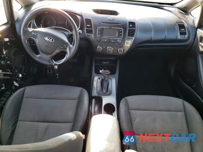 Zdjęcie 8 z 13 samochodu: 2016 KIA FORTE LX VIN:KNAFX4A6XG5584434 - miniatura