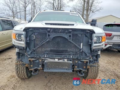 Piąte zdjęcie samochodu w środku: 2018 GMC SIERRA K2500 SLT VIN:1GT12TEYXJF153756 - miniatura