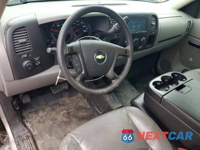 Zdjęcie 8 z 11 samochodu: 2011 CHEVROLET SILVERADO K1500 VIN:1GCNKPE02BZ261128 - miniatura