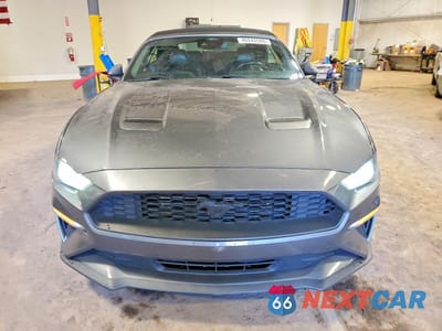 Piąte zdjęcie samochodu w środku: 2021 FORD MUSTANG VIN:1FATP8UH0M5110536 - miniatura