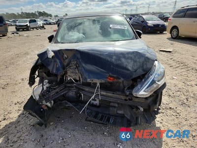 Piąte zdjęcie samochodu w środku: 2018 NISSAN SENTRA S VIN:3N1AB7AP6JY248833 - miniatura