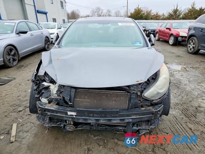 Piąte zdjęcie samochodu w środku: 2011 HYUNDAI ELANTRA LIMITED VIN:5NPDH4AE6BH055702 - miniatura