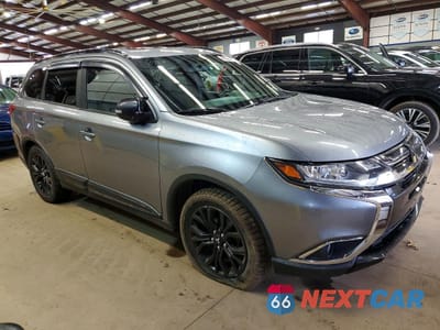 Czwarte zdjęcie samochodu z boku: 2018 MITSUBISHI OUTLANDER SE VIN:JA4AZ3A38JZ031038 - miniatura