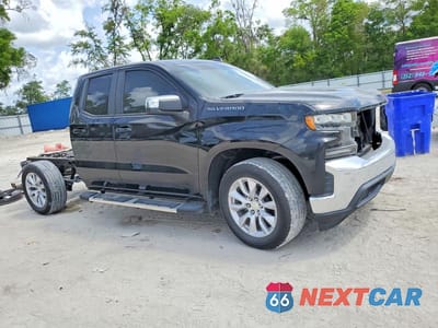 Czwarte zdjęcie samochodu z boku: 2020 CHEVROLET SILVERADO C1500 LT VIN:1GCRWCED7LZ342841 - miniatura