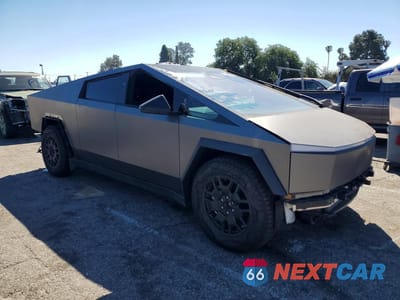 Czwarte zdjęcie samochodu z boku: 2024 TESLA CYBERTRUCK VIN:7G2CEHED8RA014035 - miniatura