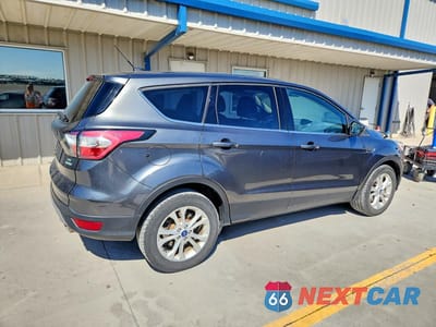 Trzecie zdjęcie samochodu z tyłu: 2017 FORD ESCAPE SE VIN:1FMCU0GD3HUC08917 - miniatura
