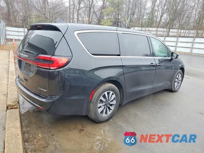 Trzecie zdjęcie samochodu z tyłu: 2022 CHRYSLER PACIFICA HYBRID TOURING L VIN:2C4RC1L79NR167029 - miniatura