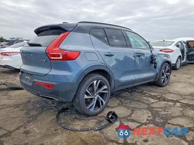 Trzecie zdjęcie samochodu z tyłu: 2020 VOLVO XC40 T5 R-DESIGN VIN:YV4162UM1L2268895 - miniatura