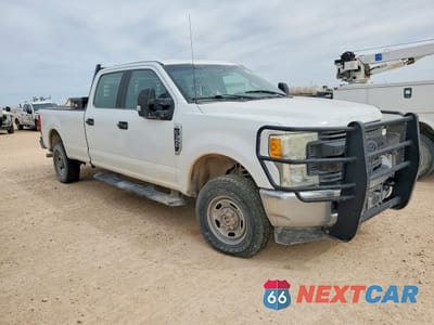 Czwarte zdjęcie samochodu z boku: 2017 FORD F350 SUPER DUTY VIN:1FT8W3B69HEB47176 - miniatura