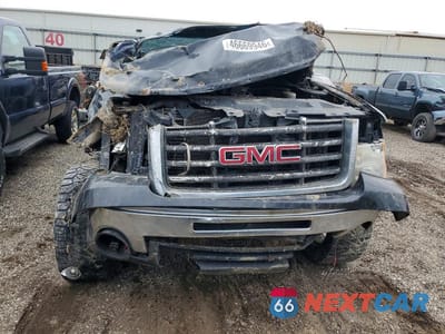 Piąte zdjęcie samochodu w środku: 2010 GMC SIERRA K3500 SLT VIN:1GT4K4B63AF109894 - miniatura