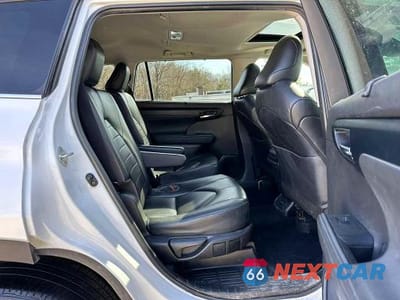Zdjęcie 9 z 10 samochodu: 2022 TOYOTA HIGHLANDER XLE VIN:5TDGZRBH8NS583210 - miniatura