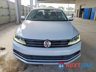 Piąte zdjęcie samochodu w środku: 2017 VOLKSWAGEN JETTA 4D S VIN:3VW2B7AJ0HM374200 - miniatura