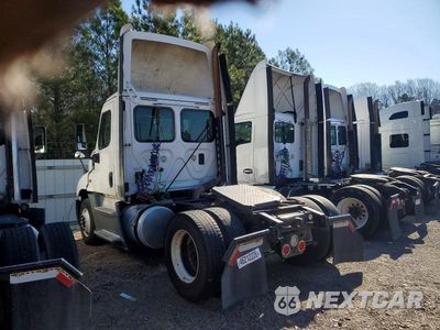 Trzecie zdjęcie samochodu z tyłu: 2016 FREIGHTLINER CASCADIA 125 SEMI TRUCK VIN:1FUBGEDV8GLHC5658 - miniatura