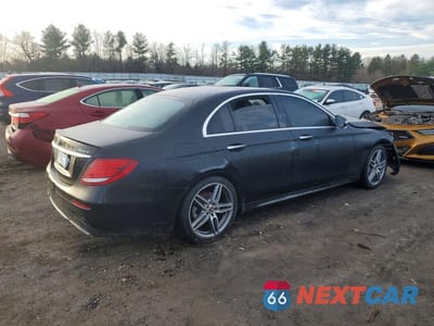 Trzecie zdjęcie samochodu z tyłu: 2019 MERCEDES-BENZ E 300 4MATIC VIN:WDDZF4KB4KA690561 - miniatura