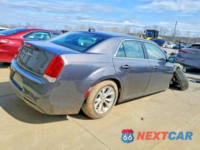 Trzecie zdjęcie samochodu z tyłu: 2015 CHRYSLER 300 LIMITED VIN:2C3CCAAG2FH813922 - miniatura