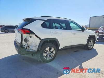 Trzecie zdjęcie samochodu z tyłu: 2024 TOYOTA RAV4 XLE VIN:2T3W1RFV2RC268086 - miniatura