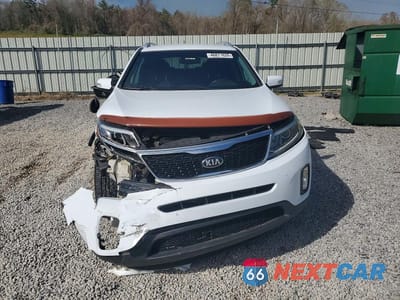 Piąte zdjęcie samochodu w środku: 2014 KIA SORENTO LX VIN:5XYKTDA68EG508910 - miniatura