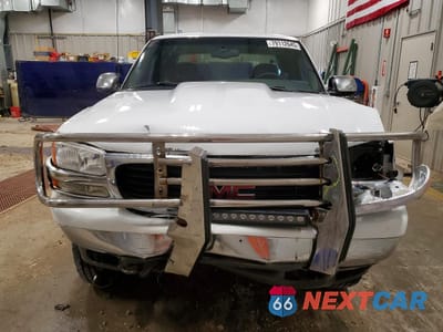Piąte zdjęcie samochodu w środku: 1999 GMC NEW SIERRA K1500 VIN:2GTEK19T9X1556549 - miniatura