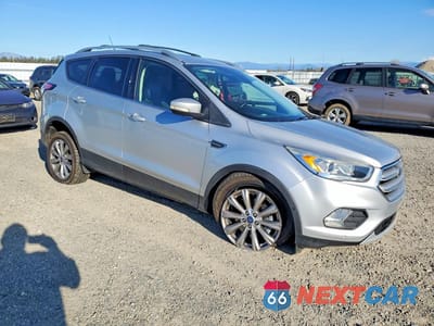 Czwarte zdjęcie samochodu z boku: 2018 FORD ESCAPE TITANIUM VIN:1FMCU9J92JUC62319 - miniatura