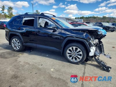 Czwarte zdjęcie samochodu z boku: 2023 TOYOTA RAV4 XLE PREMIUM VIN:2T3A1RFV6PC386262 - miniatura