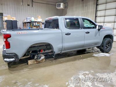 Trzecie zdjęcie samochodu z tyłu: 2024 CHEVROLET SILVERADO K1500 LT TRAIL BOSS VIN:3GCUDFEL2RG179517 - miniatura