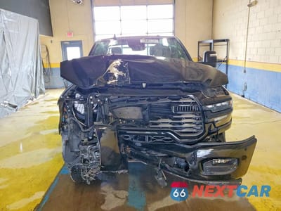 Piąte zdjęcie samochodu w środku: 2025 RAM 2500 BIG HORN VIN:3C6UR5DJ2SG576279 - miniatura