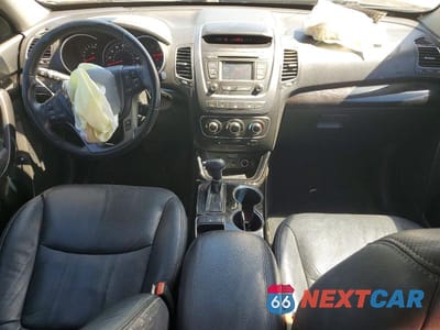 Zdjęcie 8 z 12 samochodu: 2015 KIA SORENTO LX VIN:5XYKT3A61FG641424 - miniatura