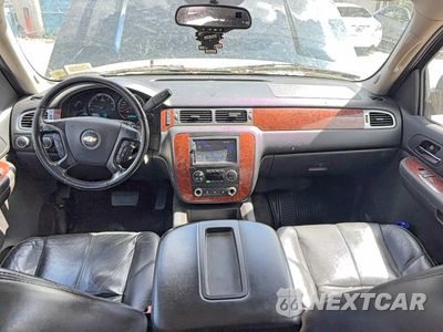 Zdjęcie 9 z 10 samochodu: 2007 CHEVROLET SUBURBAN K1500 VIN:1GNFK16377J321296 - miniatura