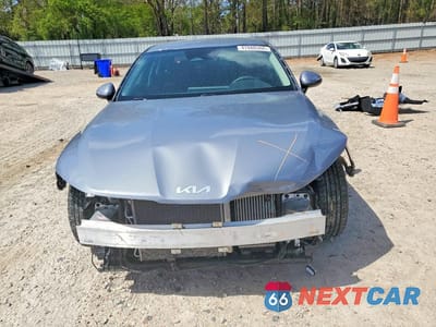 Piąte zdjęcie samochodu w środku: 2022 KIA K5 LXS VIN:5XXG14J25NG144345 - miniatura