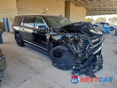 Czwarte zdjęcie samochodu z boku: 2023 GMC YUKON XL K1500 SLT VIN:1GKS2GKT2PR282106 - miniatura