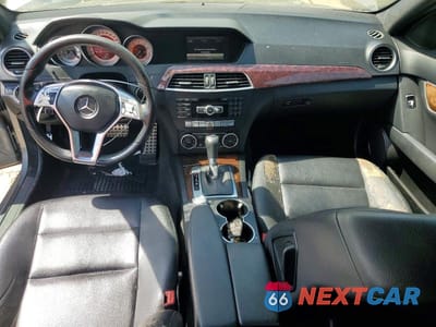 Zdjęcie 8 z 11 samochodu: 2013 MERCEDES-BENZ C 250 VIN:WDDGF4HB3DA879414 - miniatura