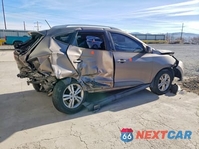 Trzecie zdjęcie samochodu z tyłu: 2011 HYUNDAI TUCSON GLS VIN:KM8JU3AC8BU173940 - miniatura