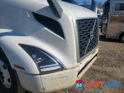 Zdjęcie 9 z 10 samochodu: 2019 VOLVO VNR - SEMI TRUCK VIN:4V4W19DF7KN217890 - miniatura