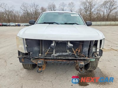 Piąte zdjęcie samochodu w środku: 2011 CHEVROLET SILVERADO K1500 LS VIN:1GCRKREA2BZ445006 - miniatura