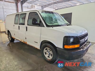 Czwarte zdjęcie samochodu z boku: 2003 CHEVROLET EXPRESS G2500 VIN:1GCFG29T831160818 - miniatura