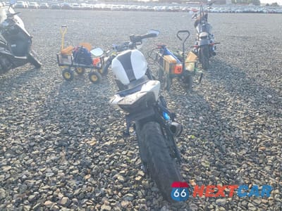 Czwarte zdjęcie samochodu z boku: 2016 YAMAHA YZFR3 VIN:MH3RH06Y6GK010416 - miniatura