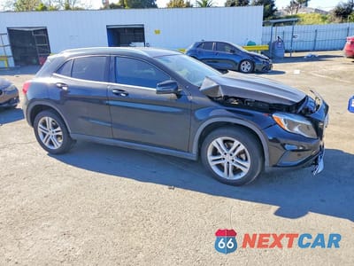 Czwarte zdjęcie samochodu z boku: 2015 MERCEDES-BENZ GLA 250 4MATIC VIN:WDCTG4GB1FJ040706 - miniatura