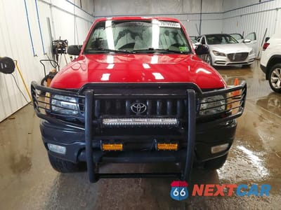 Piąte zdjęcie samochodu w środku: 2002 TOYOTA TACOMA BASE VIN:5TEPM62N82Z088121 - miniatura