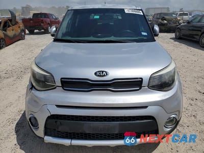 Piąte zdjęcie samochodu w środku: 2017 KIA SOUL + VIN:KNDJP3A51H7434944 - miniatura