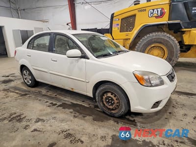 Czwarte zdjęcie samochodu z boku: 2011 KIA RIO LX VIN:KNADH4A38B6753489 - miniatura