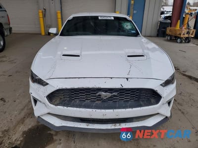 Piąte zdjęcie samochodu w środku: 2018 FORD MUSTANG VIN:1FA6P8TH9J5156151 - miniatura