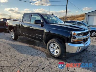 Czwarte zdjęcie samochodu z boku: 2018 CHEVROLET SILVERADO K1500 LT VIN:1GCVKREH7JZ374699 - miniatura